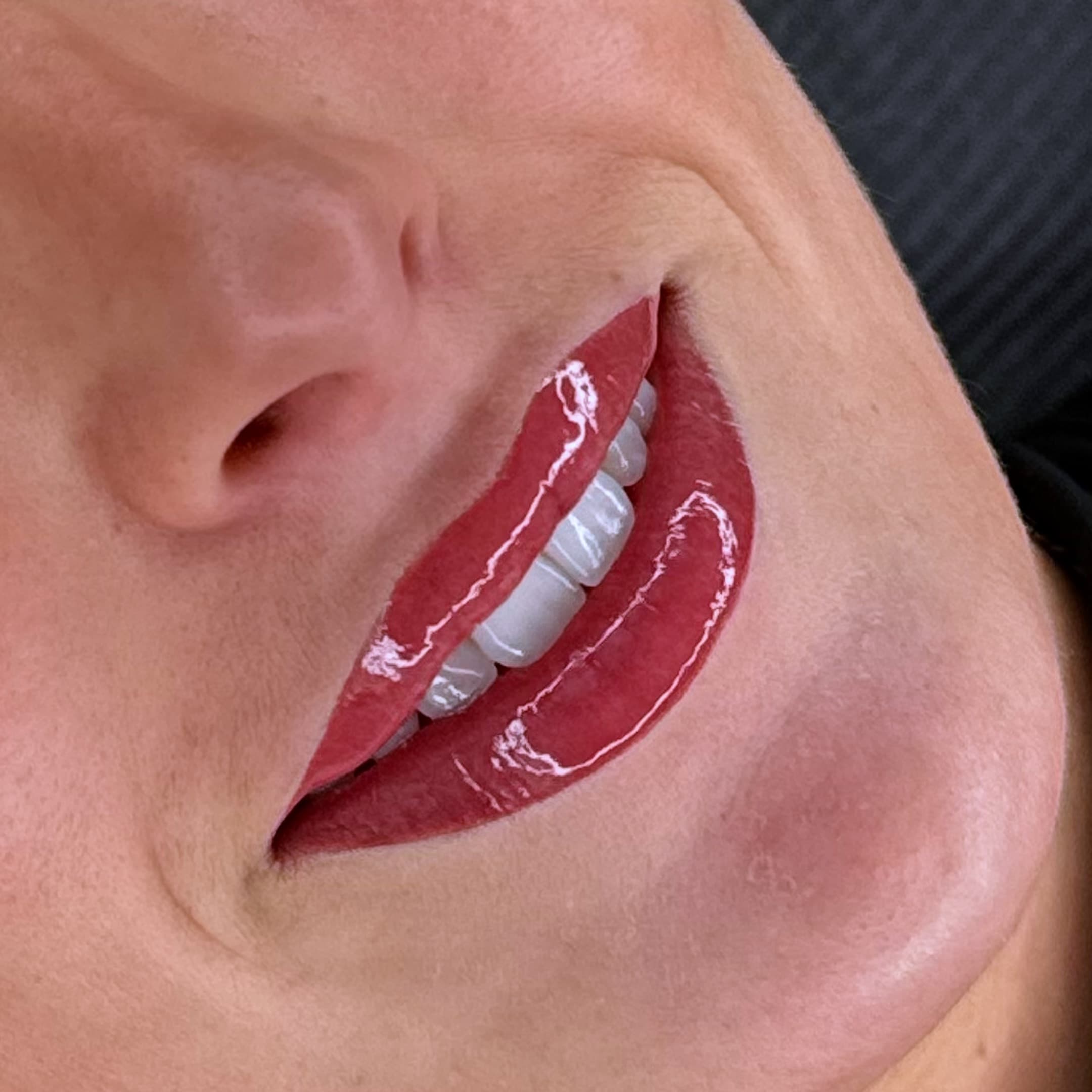 Candy Lips réalisé à Dijon avec maquillage permanent des lèvres, finition rose framboise.