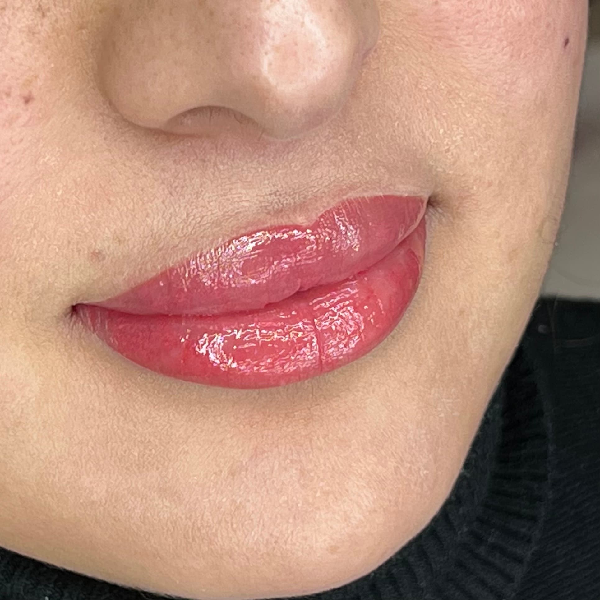 Candy Lips à Dijon, maquillage longue durée pour un rendu éclatant et naturel.